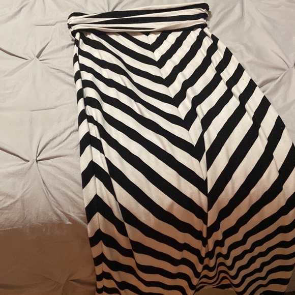 Guess maxi skirt - Picture 2 of 4